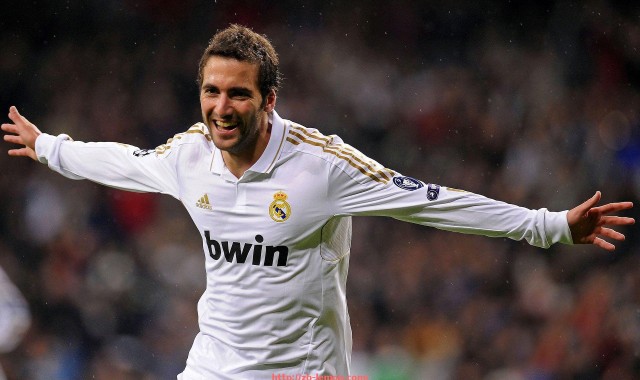 柠檬体育直播-中国球迷对于C罗加盟中超联赛的期待与分析